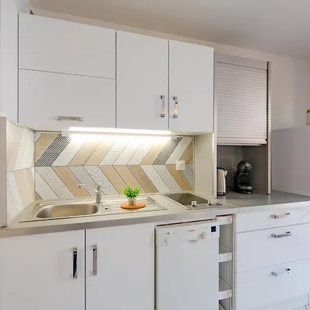 Apartamento Les Jardins De La By Interhome Saint Aygulf