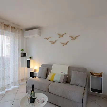 Apartamento Les Jardins De La By Interhome